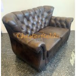 Monk Antikgold 2-Sitzer Chesterfield Sofa